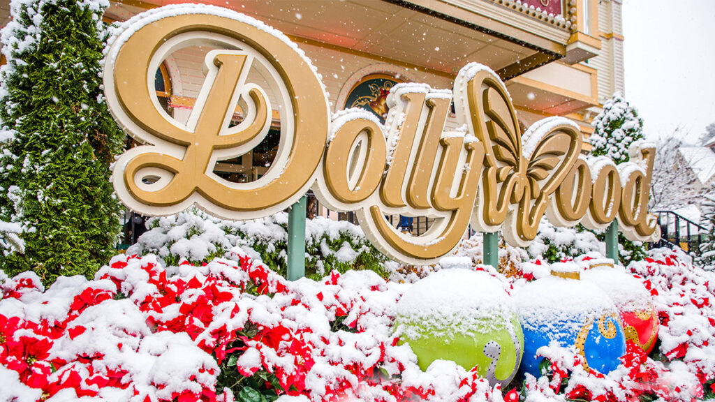 Snow covered Dollywood sign (Photo Credit: Dollywood)