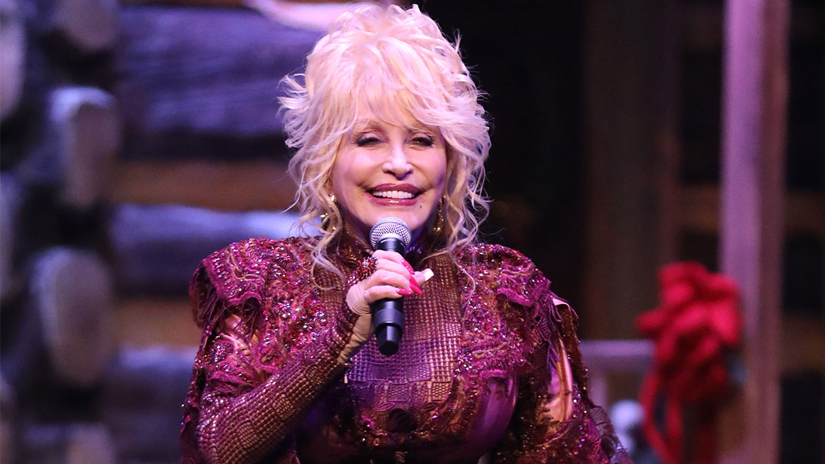 Christmas with Dolly: Dollywood Shines During the Holiday Season ...