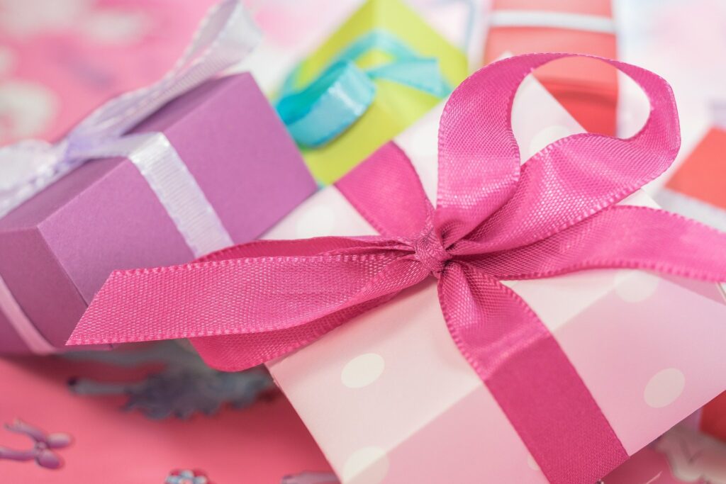 Colorfully wrapped gifts with bows (Photo Credit: Michael Schwarzenberger from Pixabay)