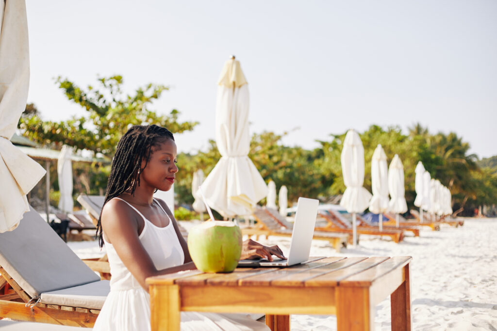 Break the habit of working while on vacation and give yourself permission to unwind. (Photo Credit: DragonImages / iStock)