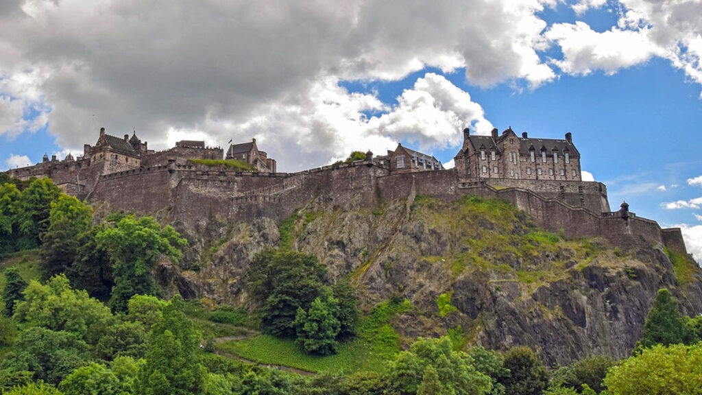 Edinburgh, Scotland (Photo Credit: kolibri5 from Pixabay)