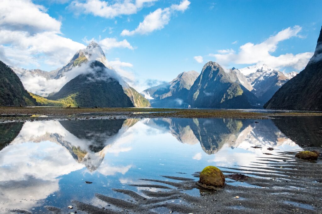 Milford Sound, New Zealand (Photo Credit: Sébastien Goldberg on Unsplash)