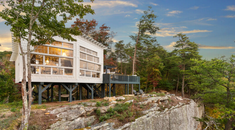 Bolt Farm Treehouse (Photo Credit: Chad Dyar)