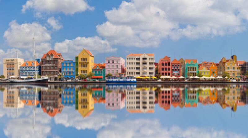 Willemstad, Curaçao (Photo Credit: Carlos Yudica / Shutterstock)