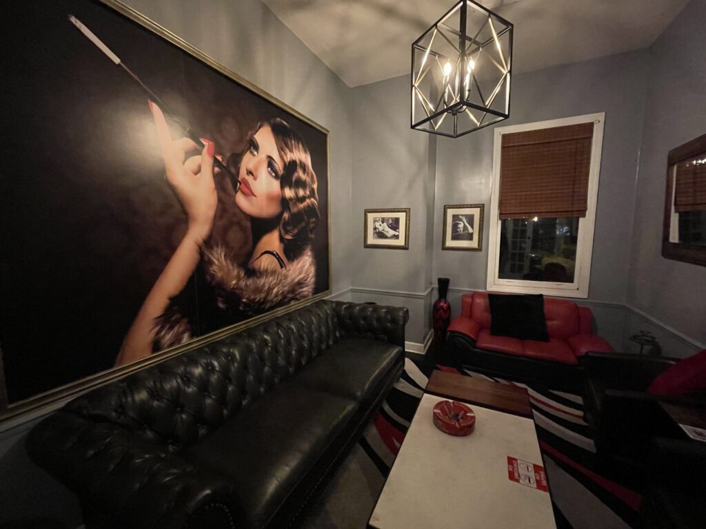Lipstick Lounge - 2nd Floor (Photo Credit: Kwin Mosby)